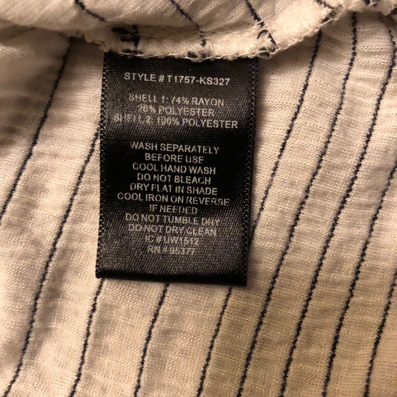 Like-New Sanctuary Cap Sleeve Striped V-Neck Top - Picture 6 of 6